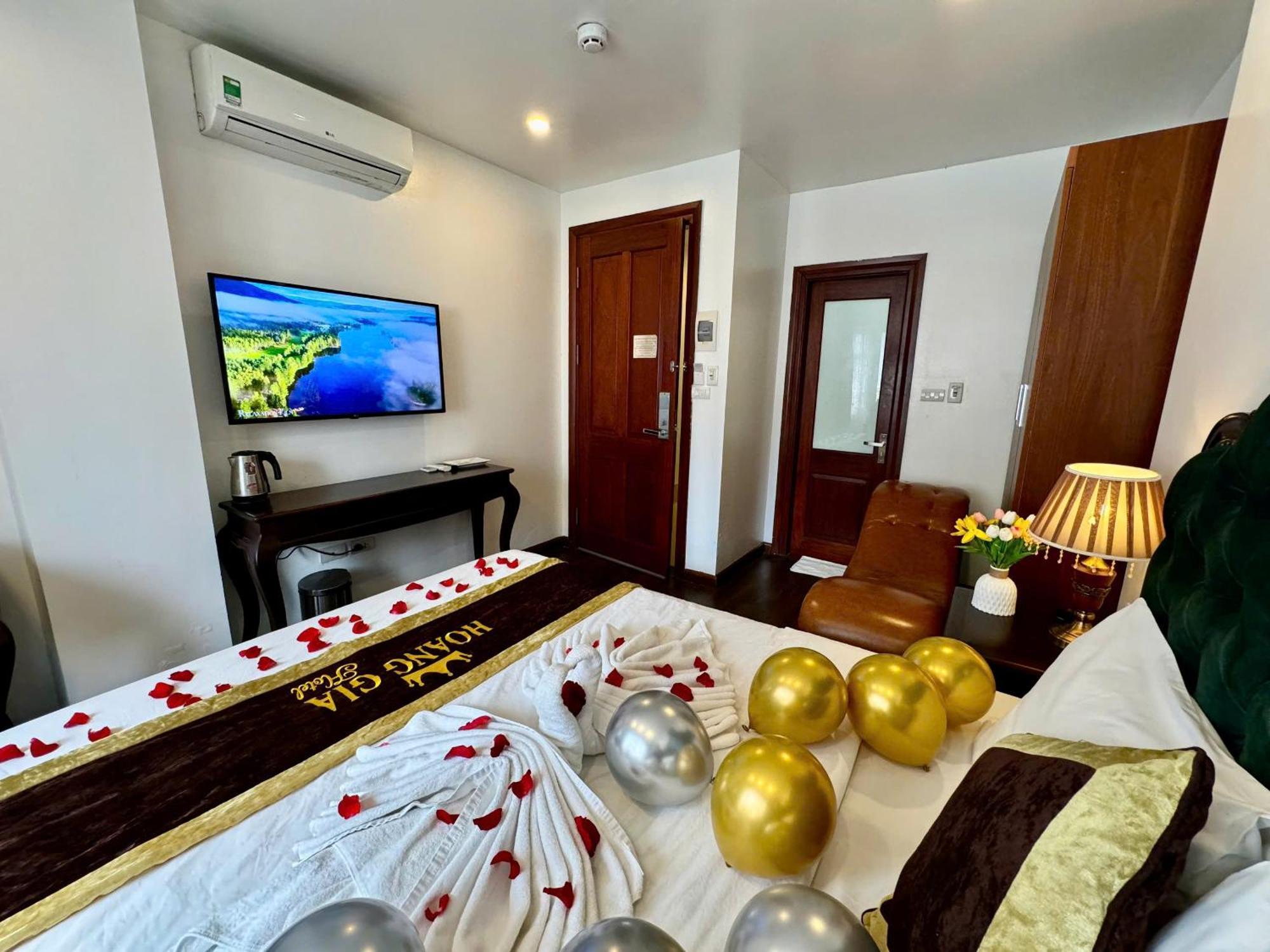 Hoang Gia Hotel Nhan Hoa Hanoi Exterior photo